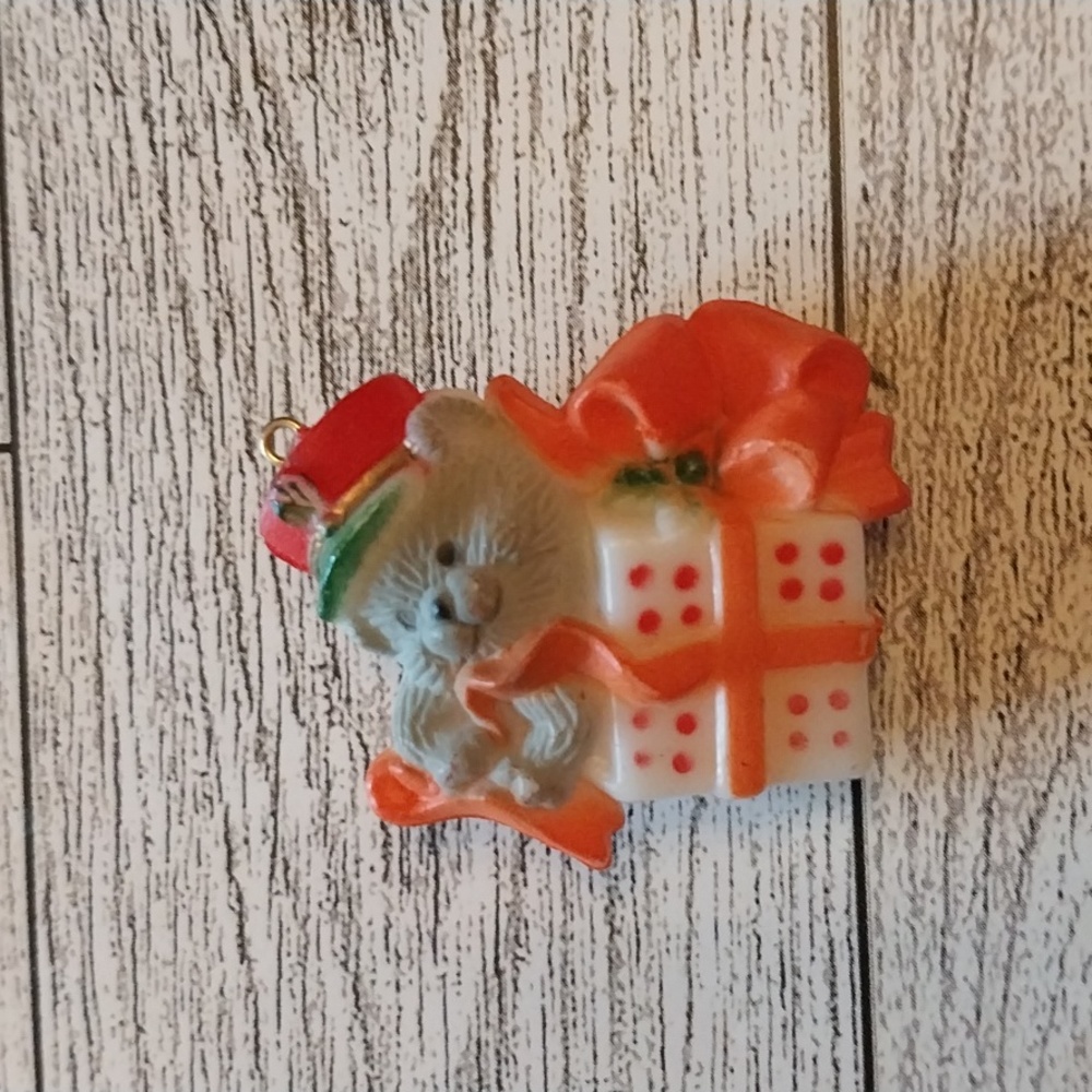 Vintage plastic Christmas cat bead